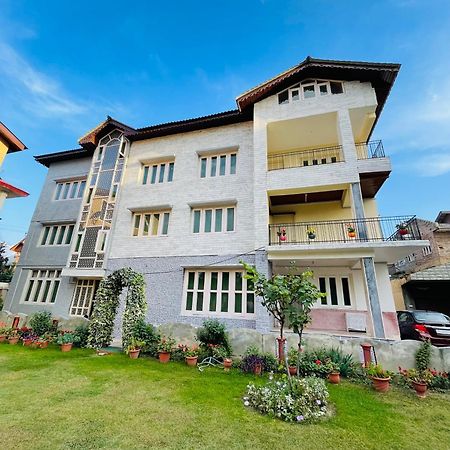The Khayabaan - Luxurious Home Stay Away From Home Srīnagar 外观 照片