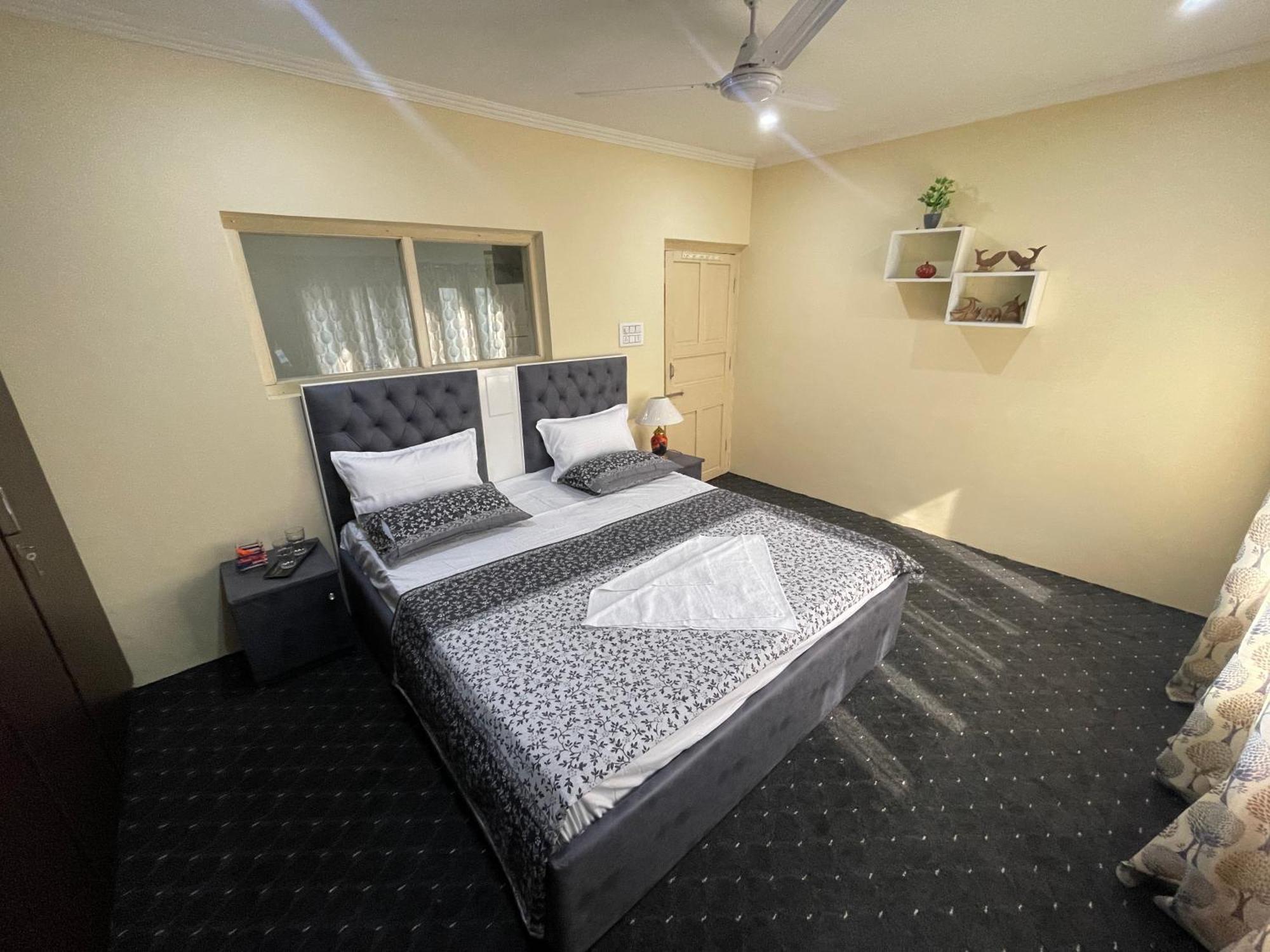 The Khayabaan - Luxurious Home Stay Away From Home Srīnagar 外观 照片