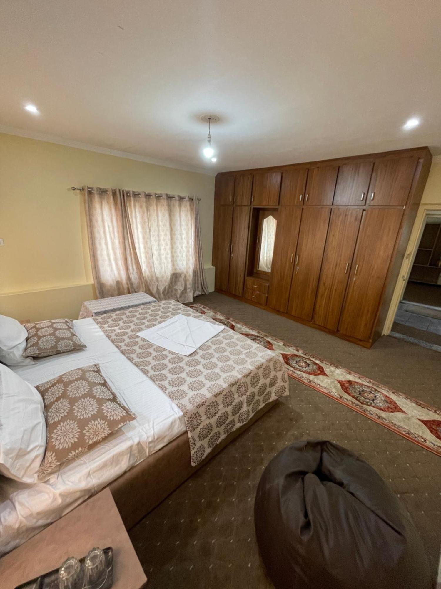 The Khayabaan - Luxurious Home Stay Away From Home Srīnagar 外观 照片