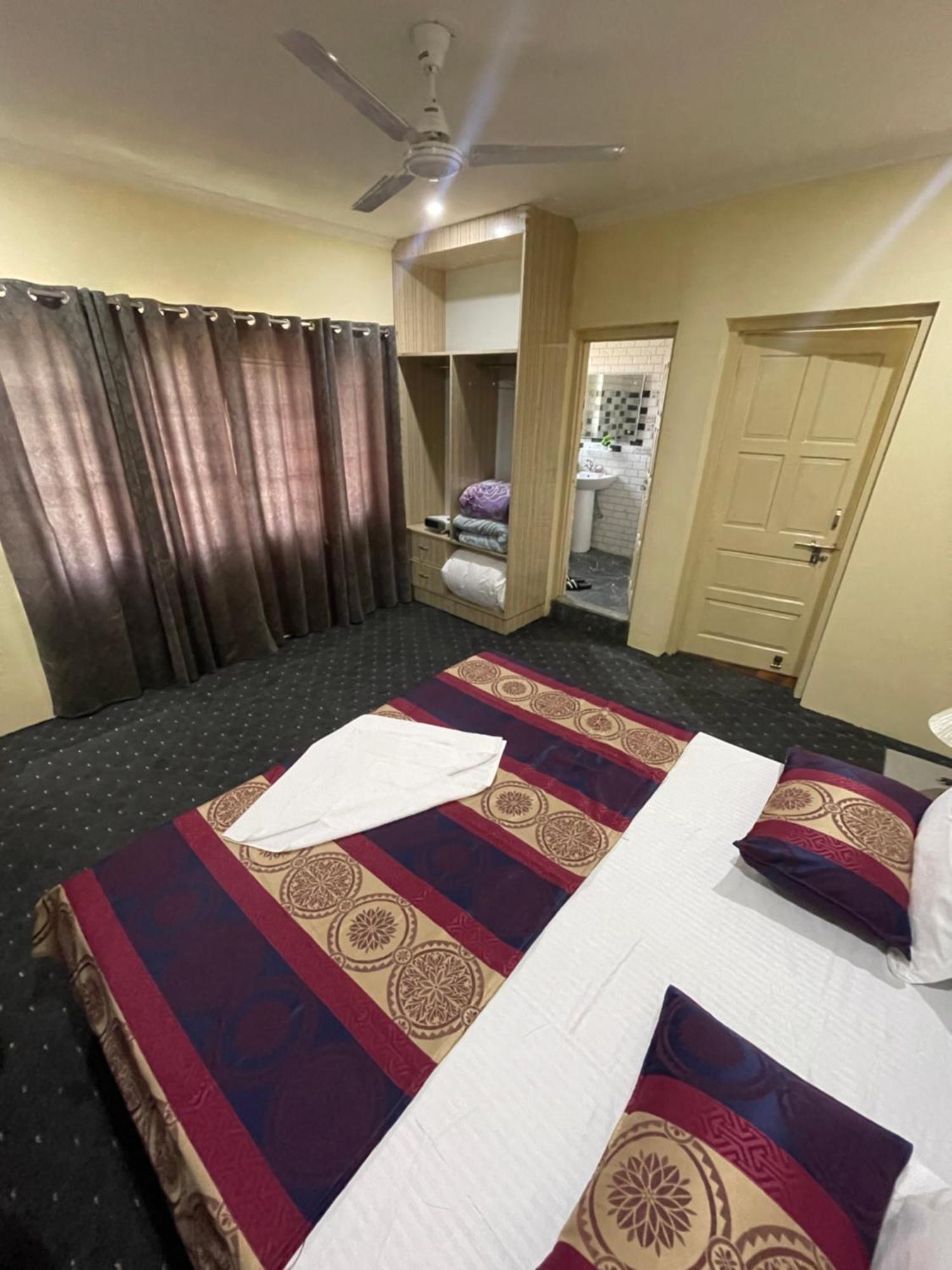 The Khayabaan - Luxurious Home Stay Away From Home Srīnagar 外观 照片