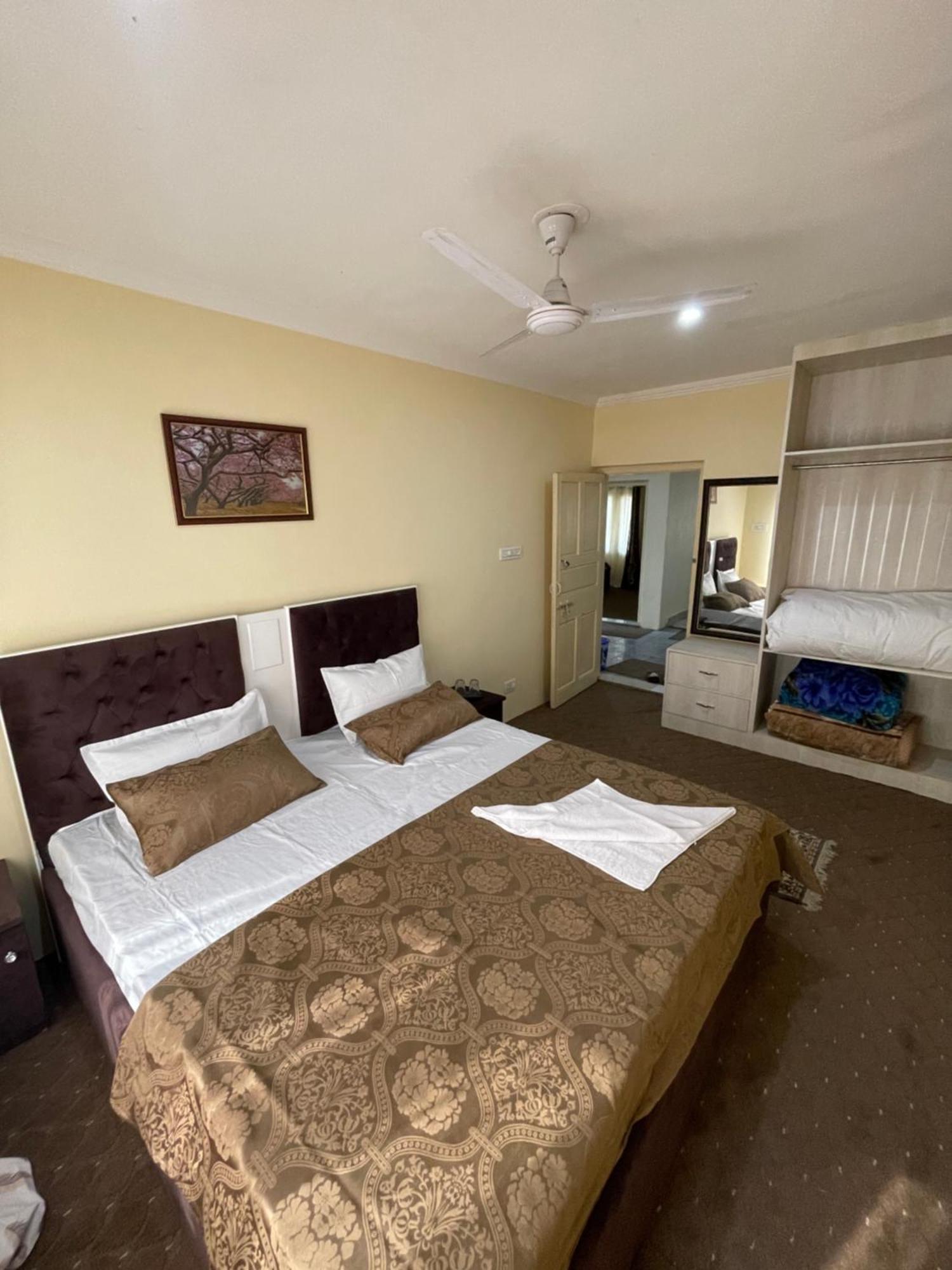 The Khayabaan - Luxurious Home Stay Away From Home Srīnagar 外观 照片