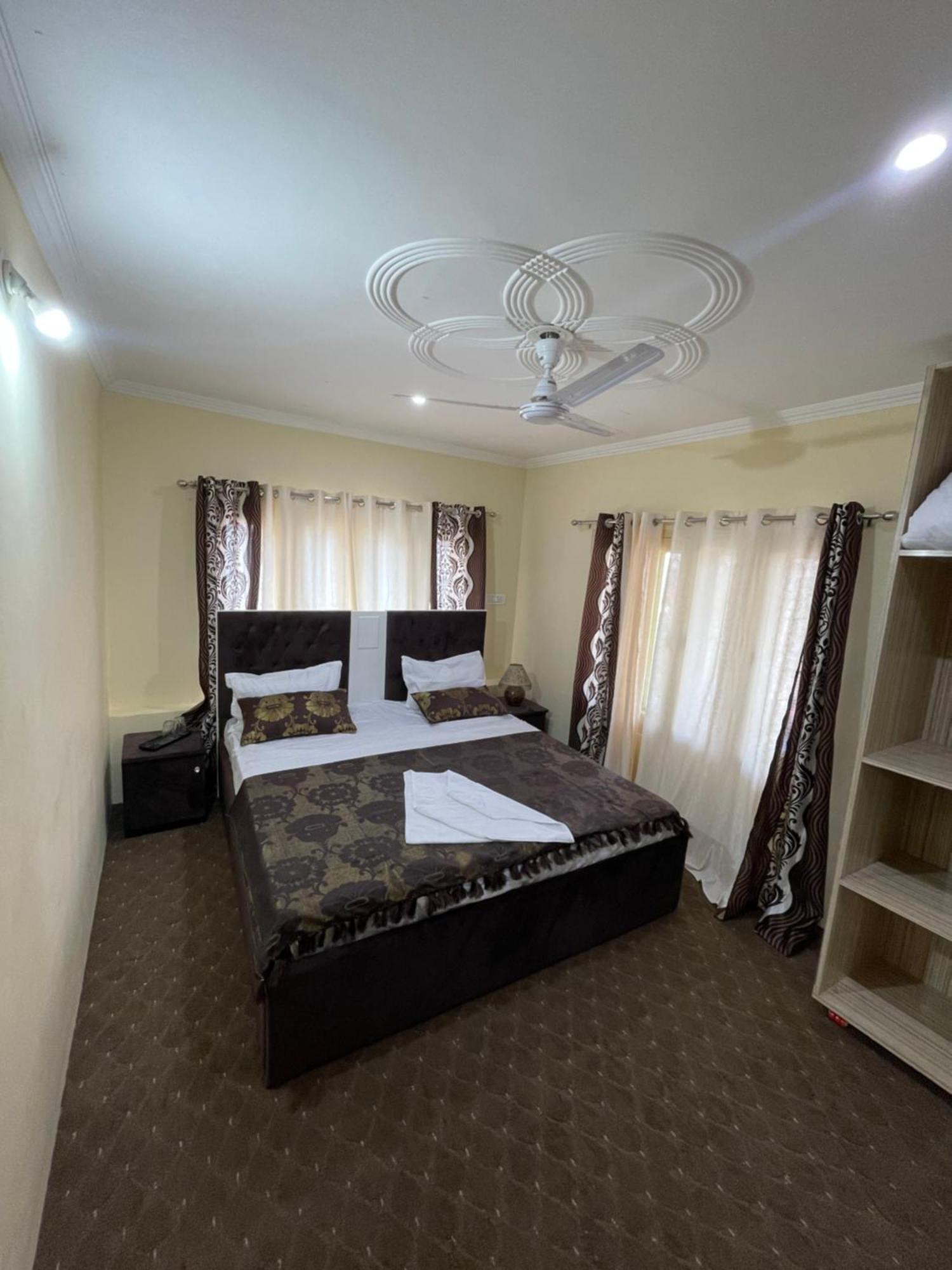 The Khayabaan - Luxurious Home Stay Away From Home Srīnagar 外观 照片