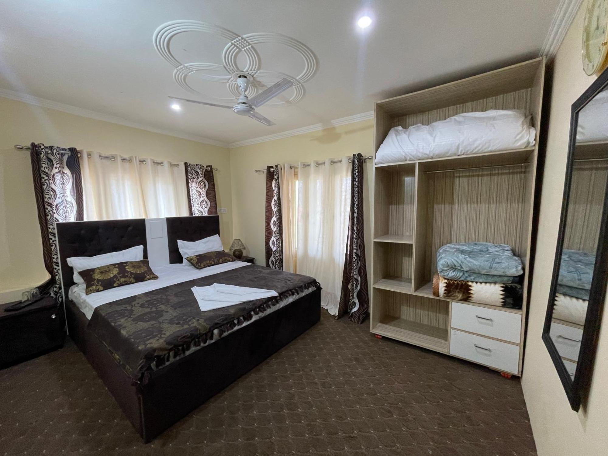 The Khayabaan - Luxurious Home Stay Away From Home Srīnagar 外观 照片