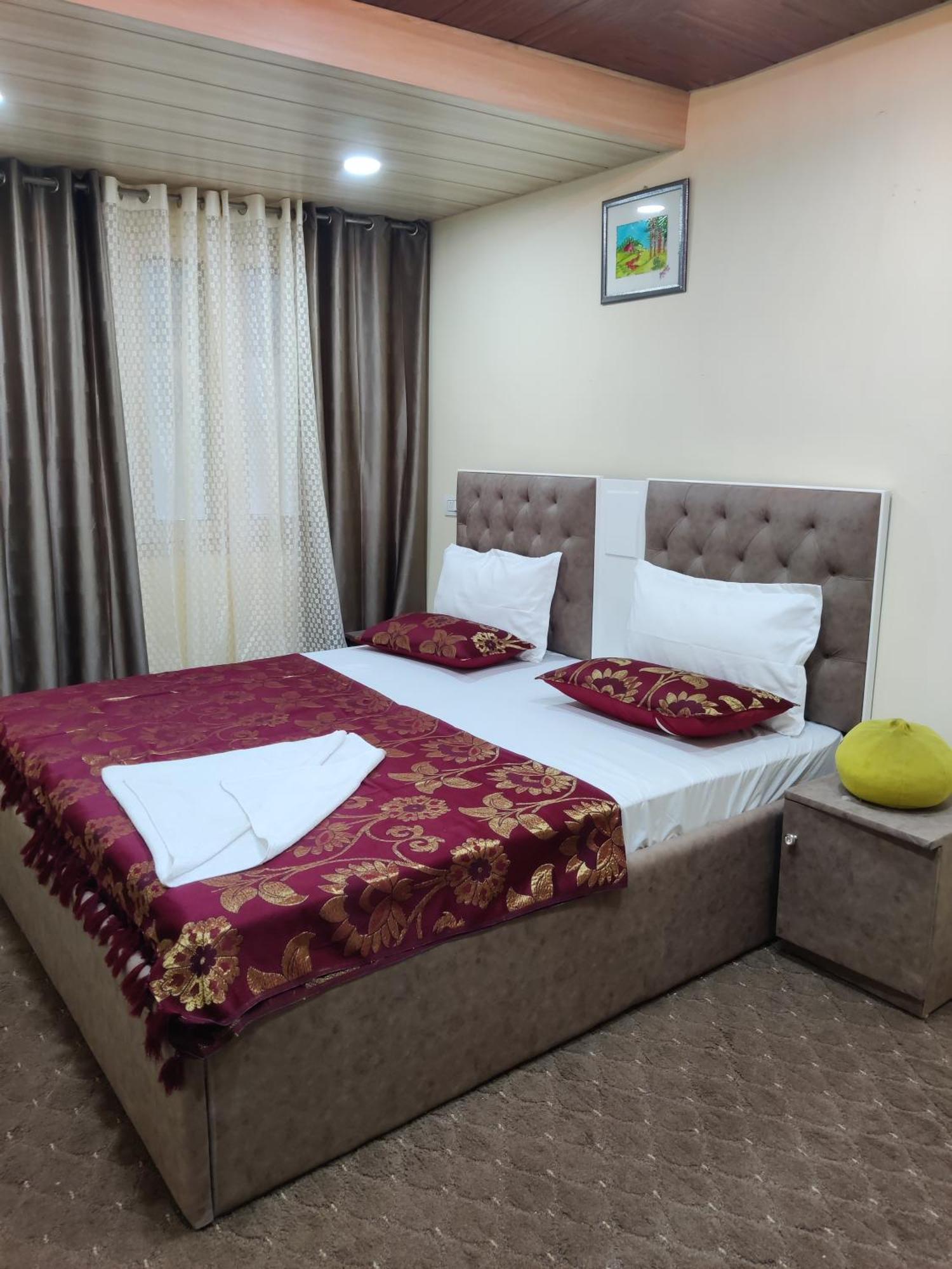 The Khayabaan - Luxurious Home Stay Away From Home Srīnagar 外观 照片