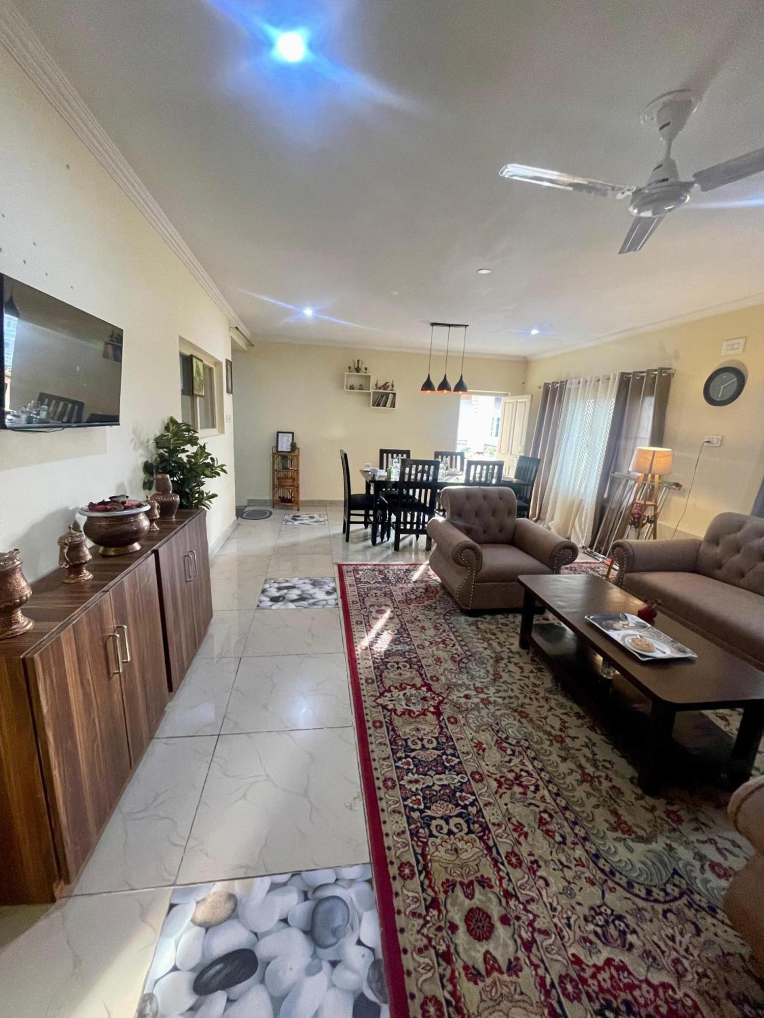 The Khayabaan - Luxurious Home Stay Away From Home Srīnagar 外观 照片