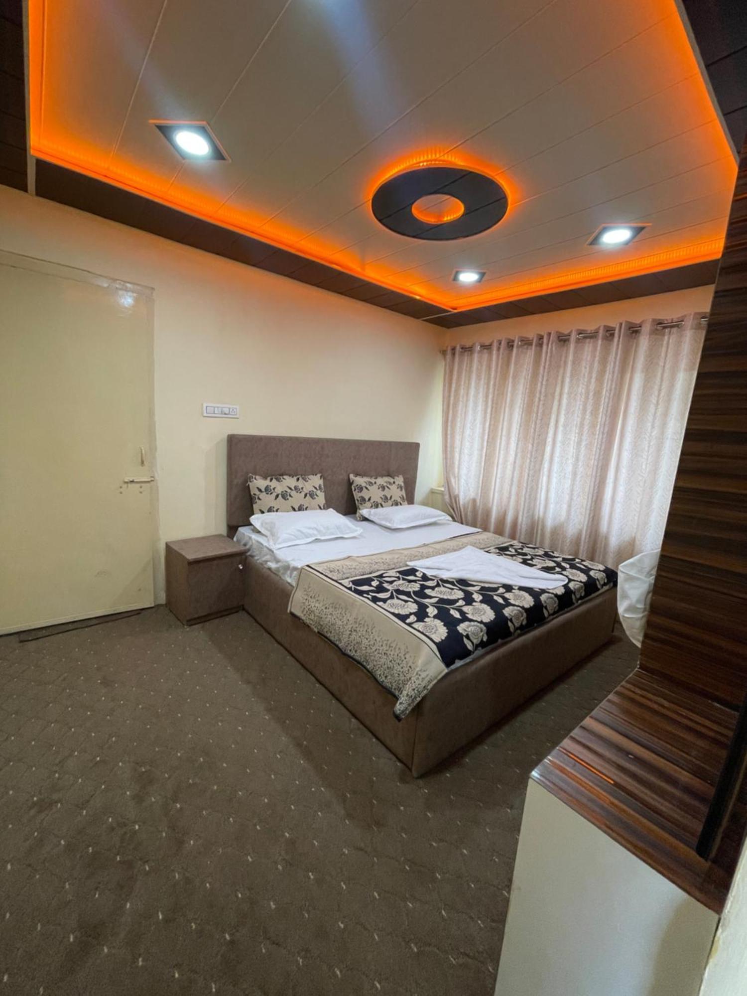 The Khayabaan - Luxurious Home Stay Away From Home Srīnagar 客房 照片